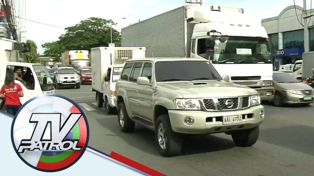 Daloy ng trapiko sa Sucat Road tumindi | TV Patrol