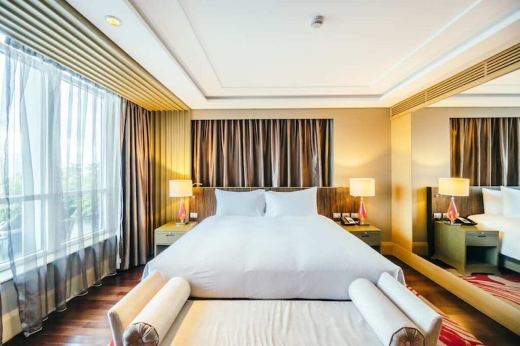 Professional Hotel Reviews